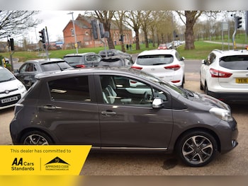 Used Toyota Yaris 2013 for sale - 77682104: Photo