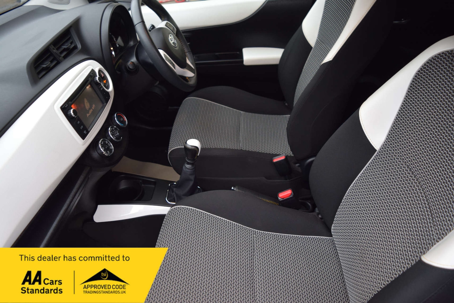 Used Toyota Yaris 2013 for sale - 77682104: Photo 30