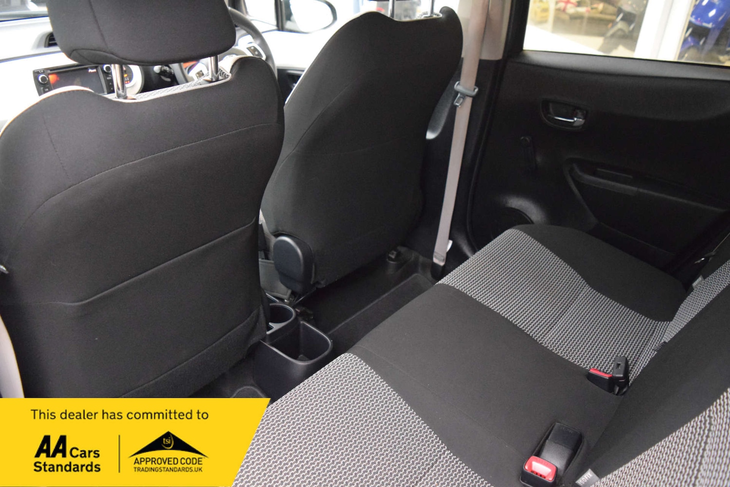 Used Toyota Yaris 2013 for sale - 77682104: Photo 32