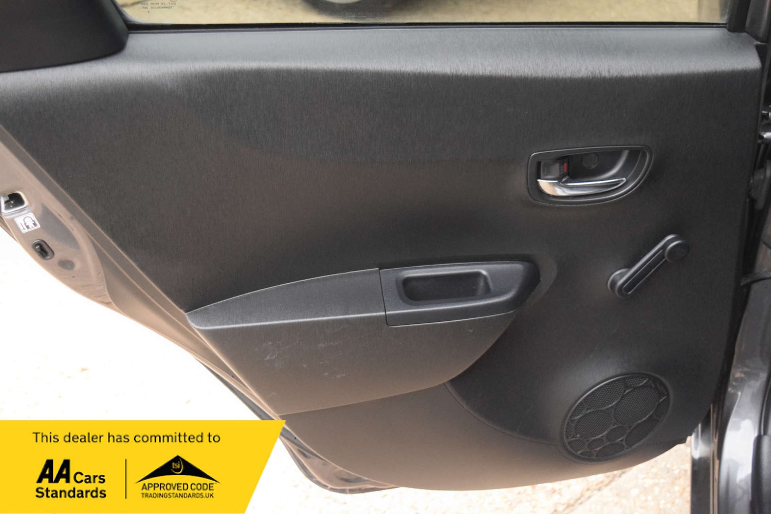 Used Toyota Yaris 2013 for sale - 77682104: Photo 33