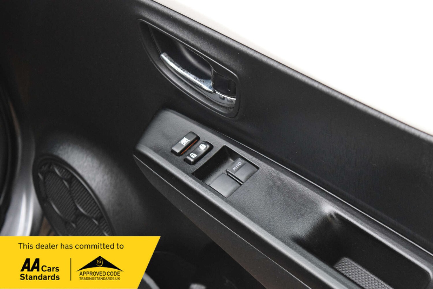 Used Toyota Yaris 2013 for sale - 77682104: Photo 39