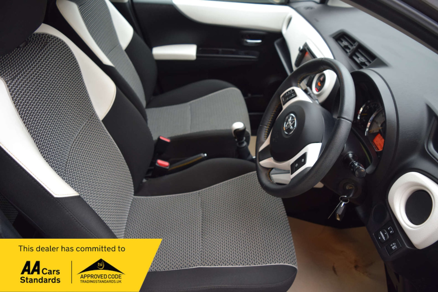 Used Toyota Yaris 2013 for sale - 77682104: Photo 41