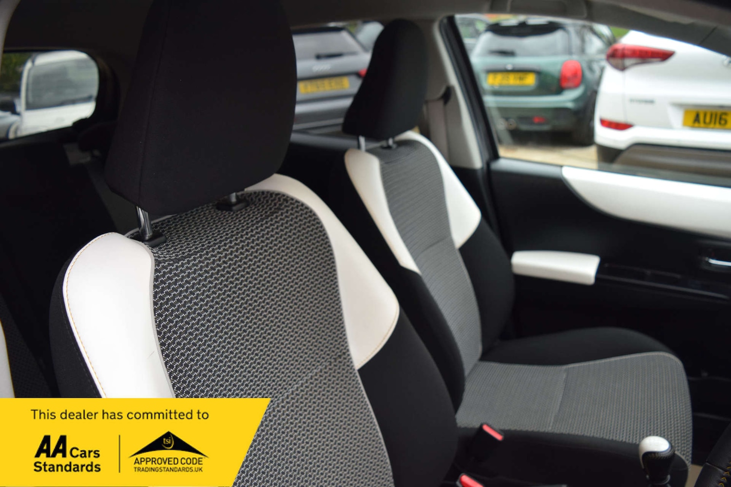 Used Toyota Yaris 2013 for sale - 77682104: Photo 42