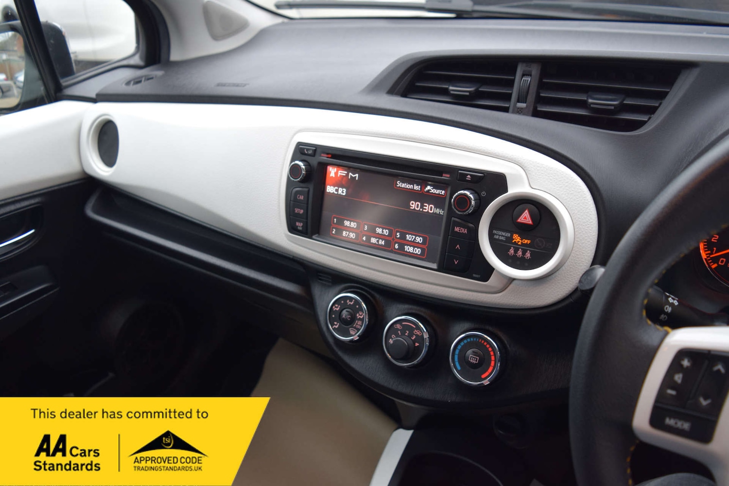 Used Toyota Yaris 2013 for sale - 77682104: Photo 54