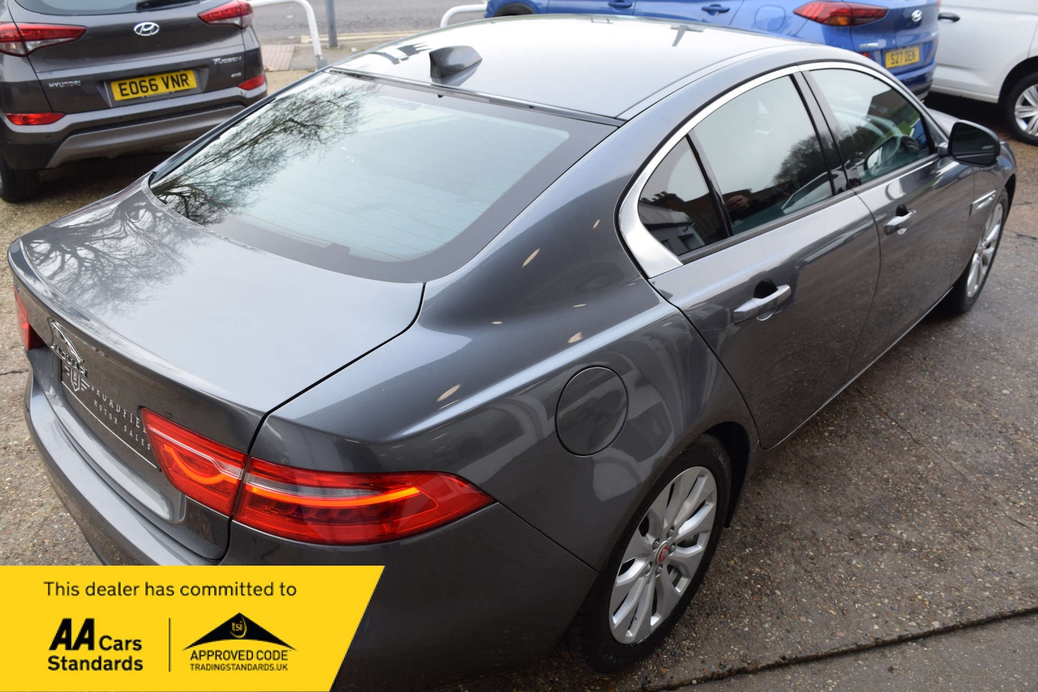 Used Jaguar XE 2018 for sale - 77813552: Photo 3