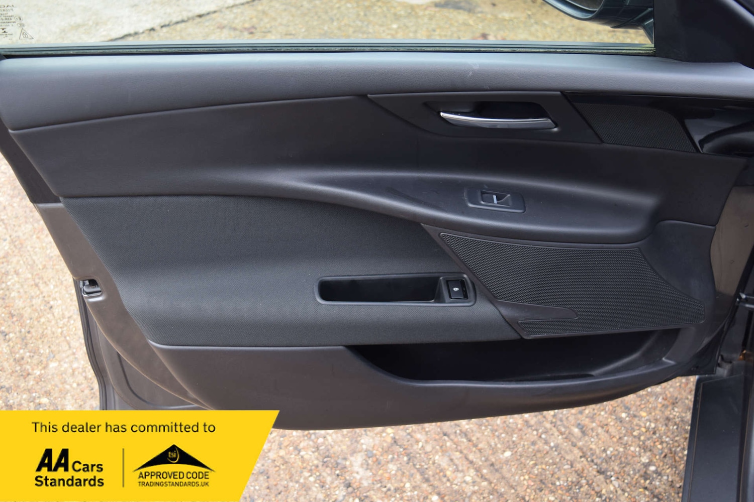 Used Jaguar XE 2018 for sale - 77813552: Photo 32