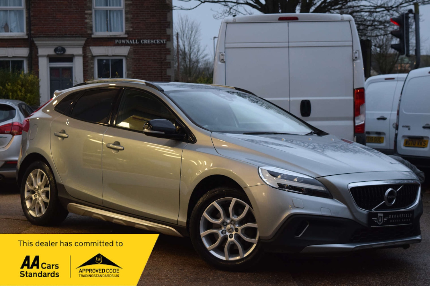 Used Volvo V40 2017 for sale - 76923092: Photo 1