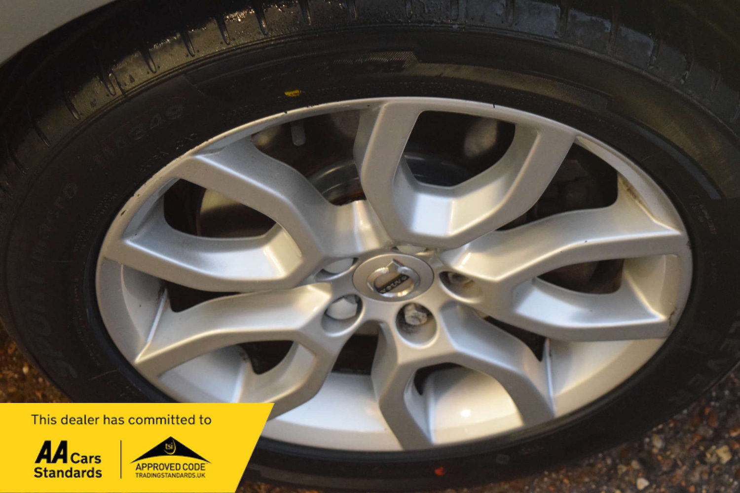 Used Volvo V40 2017 for sale - 76923092: Photo 18