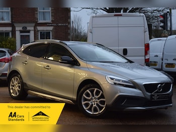 Used Volvo V40 2017 for sale - 76923092: Photo