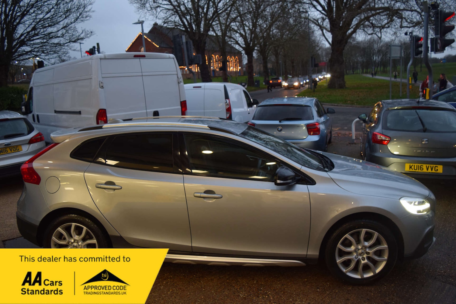 Used Volvo V40 2017 for sale - 76923092: Photo 2