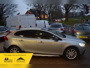 Used Volvo V40 2017 for sale - 76923092: Photo