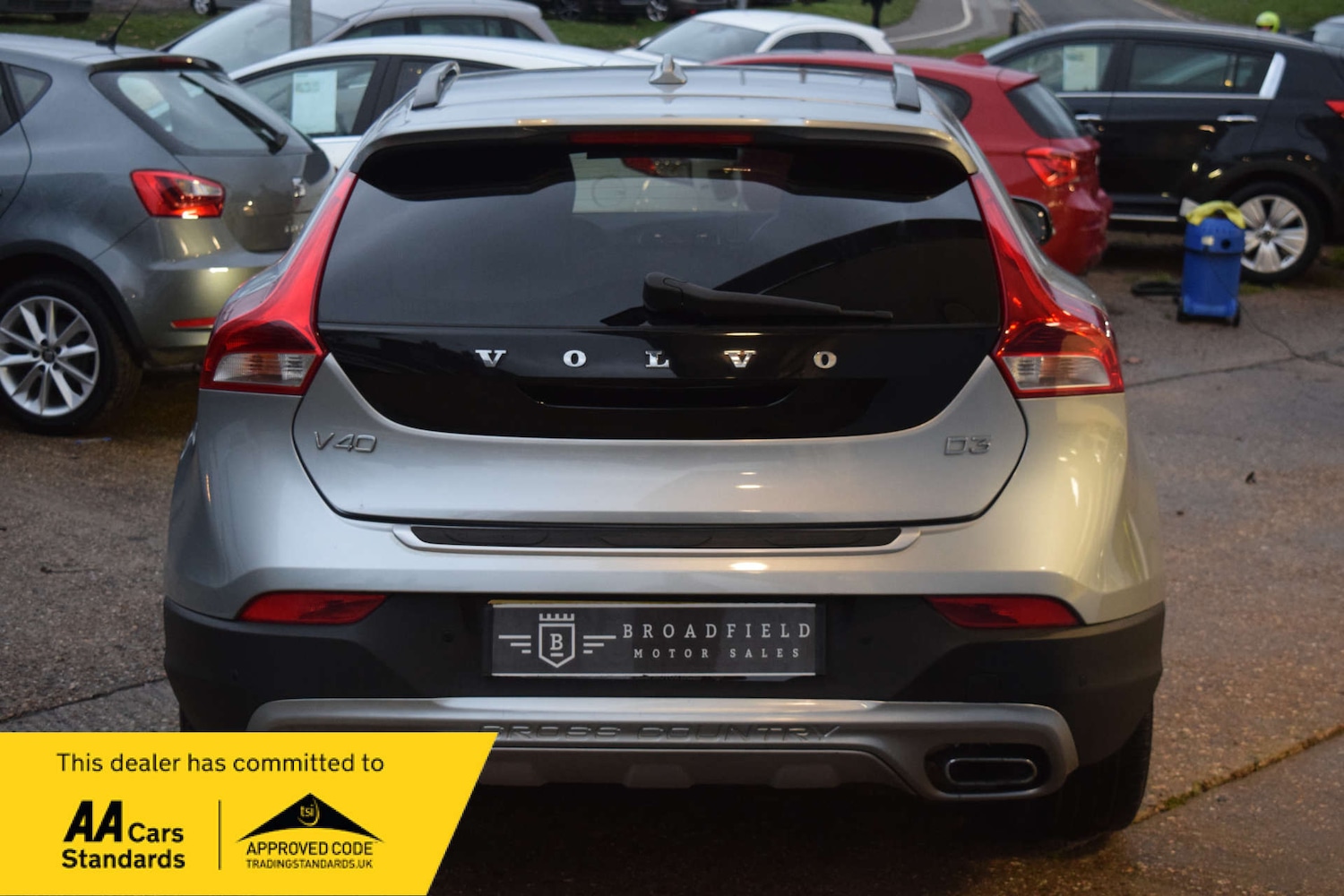 Used Volvo V40 2017 for sale - 76923092: Photo 3