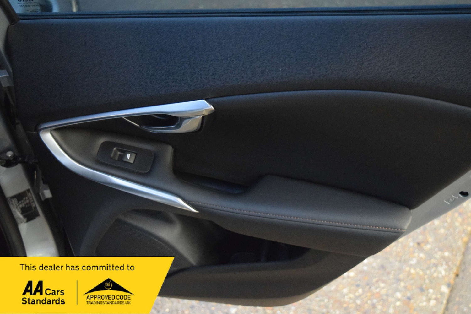 Used Volvo V40 2017 for sale - 76923092: Photo 35