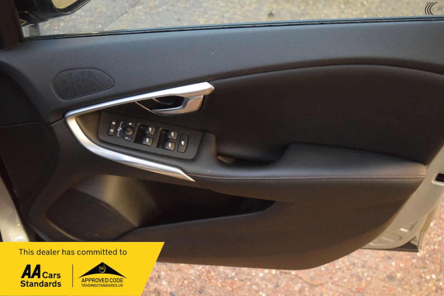 Used Volvo V40 2017 for sale - 76923092: Photo 36