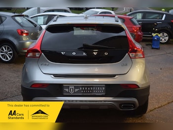 Used Volvo V40 2017 for sale - 76923092: Photo