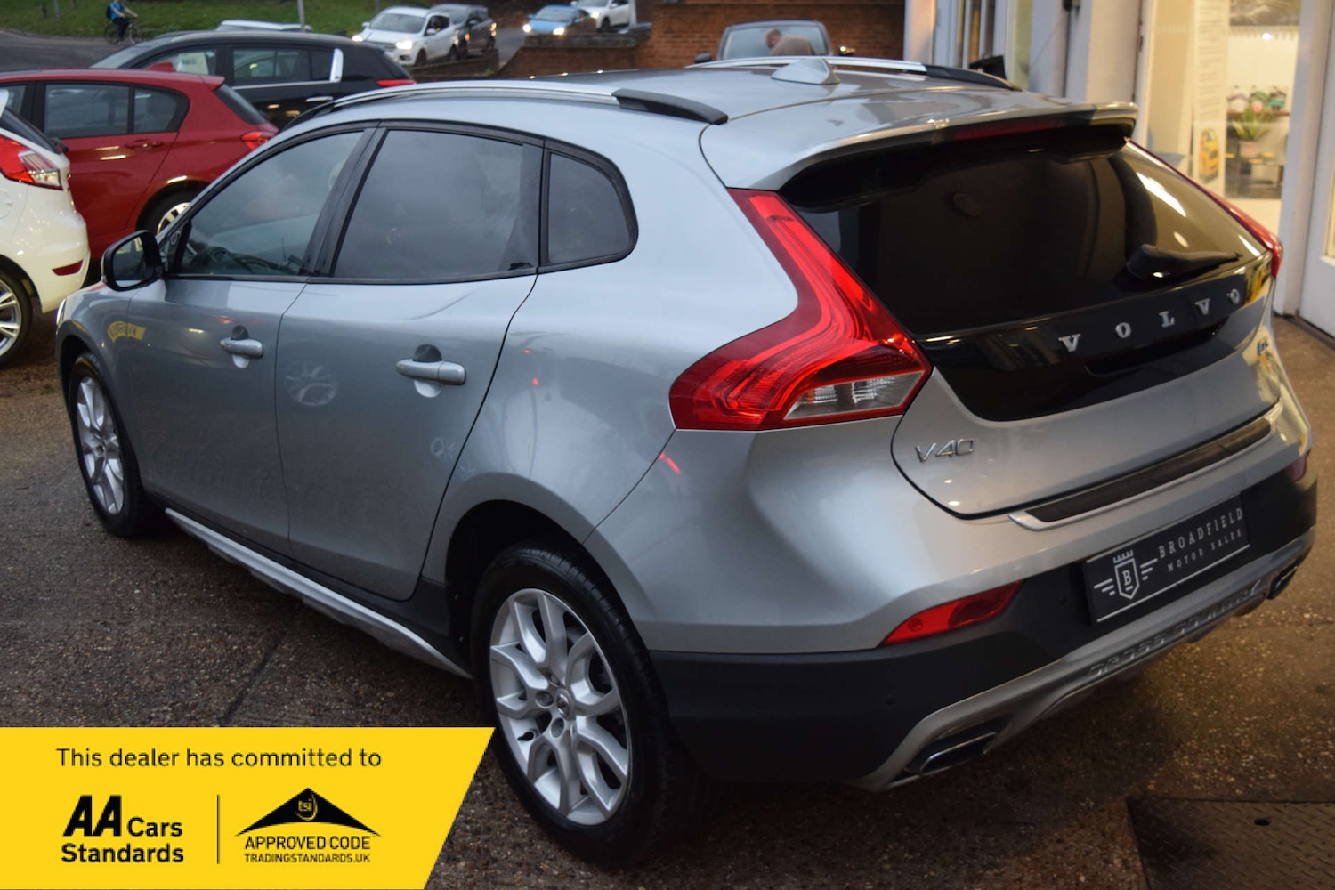 Used Volvo V40 2017 for sale - 76923092: Photo 4