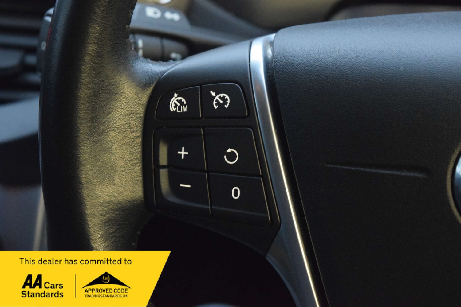 Used Volvo V40 2017 for sale - 76923092: Photo 46