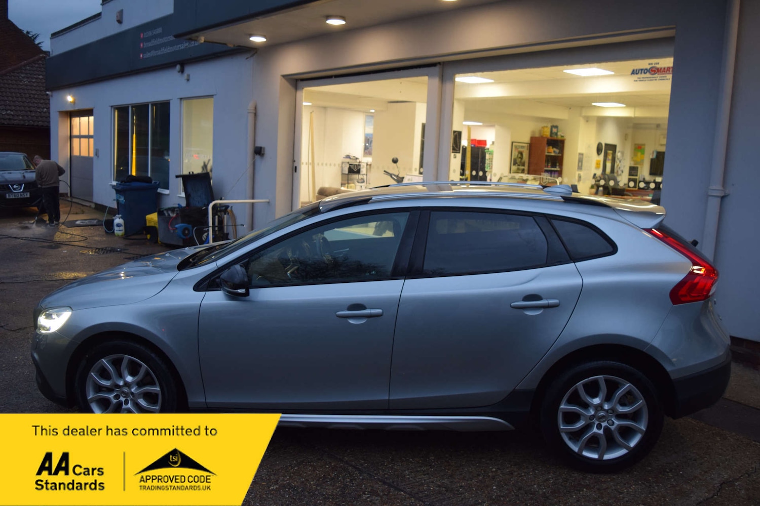 Used Volvo V40 2017 for sale - 76923092: Photo 5