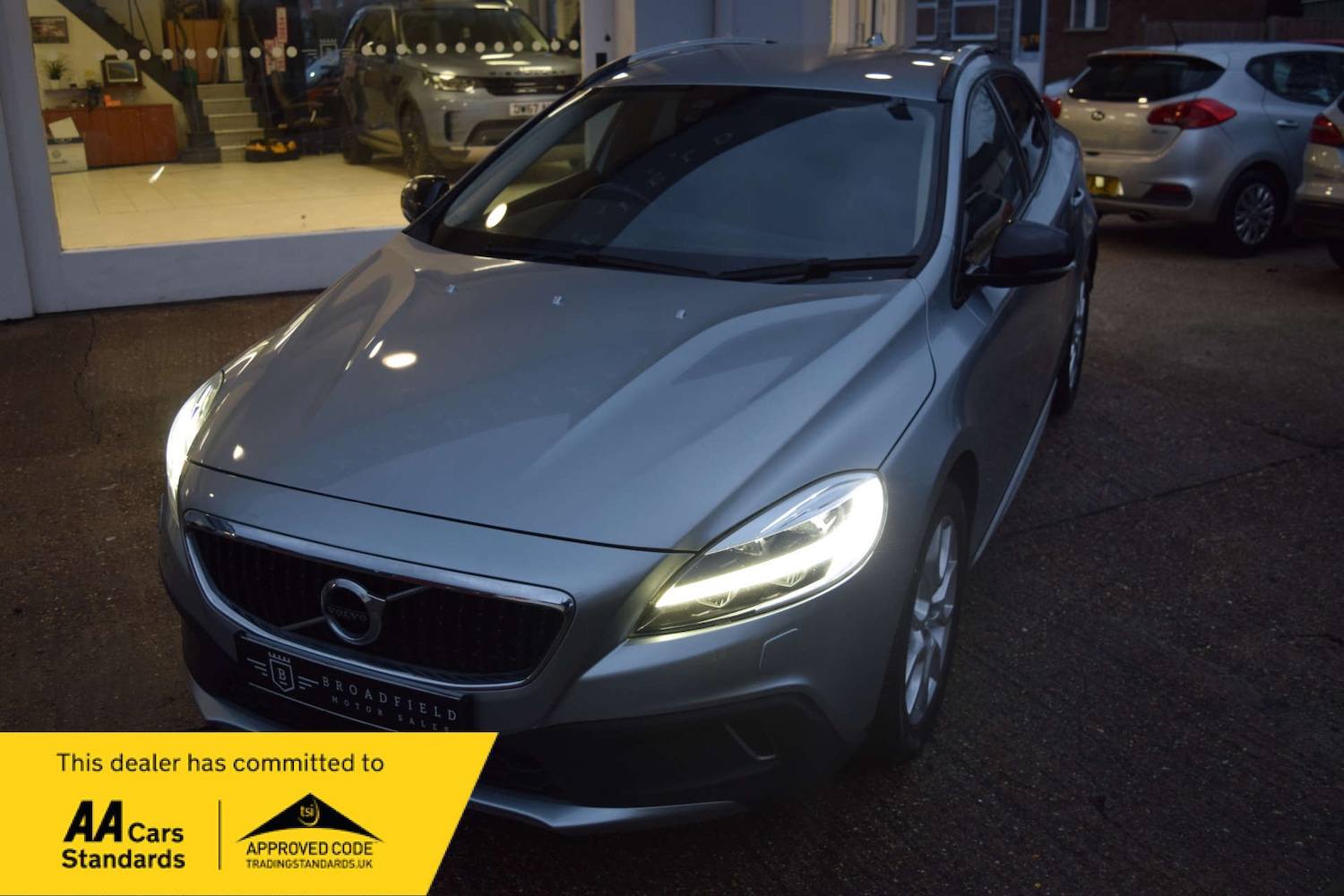 Used Volvo V40 2017 for sale - 76923092: Photo 6
