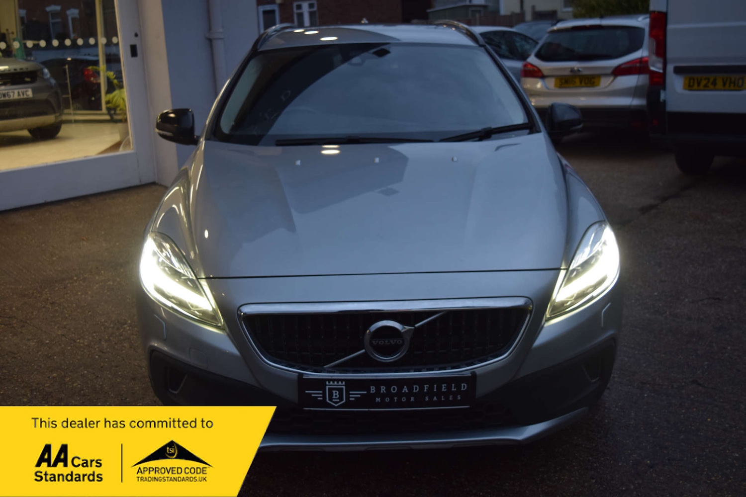 Used Volvo V40 2017 for sale - 76923092: Photo 7