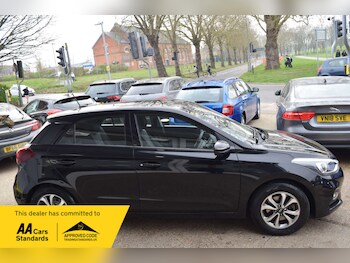 Used Hyundai i20 2019 for sale - 77990010: Photo