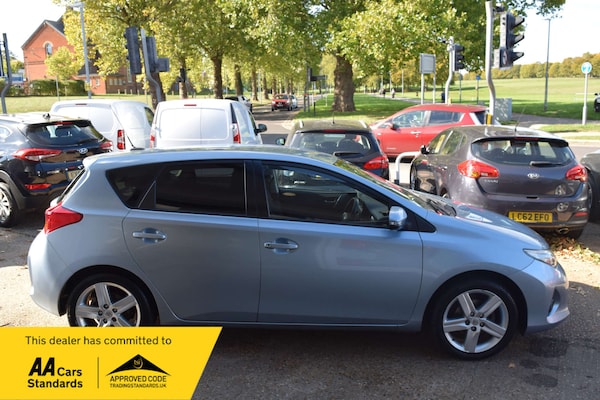Used Toyota Auris 2013 for sale - 76277647: Photo 2