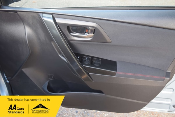 Used Toyota Auris 2013 for sale - 76277647: Photo 40