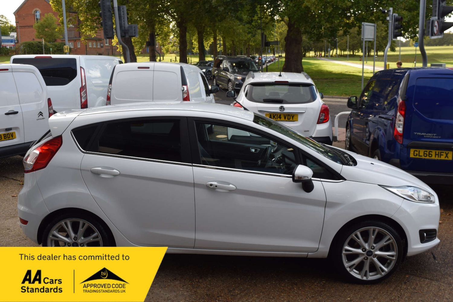 Used Ford Fiesta 2015 for sale - 76600560: Photo 2