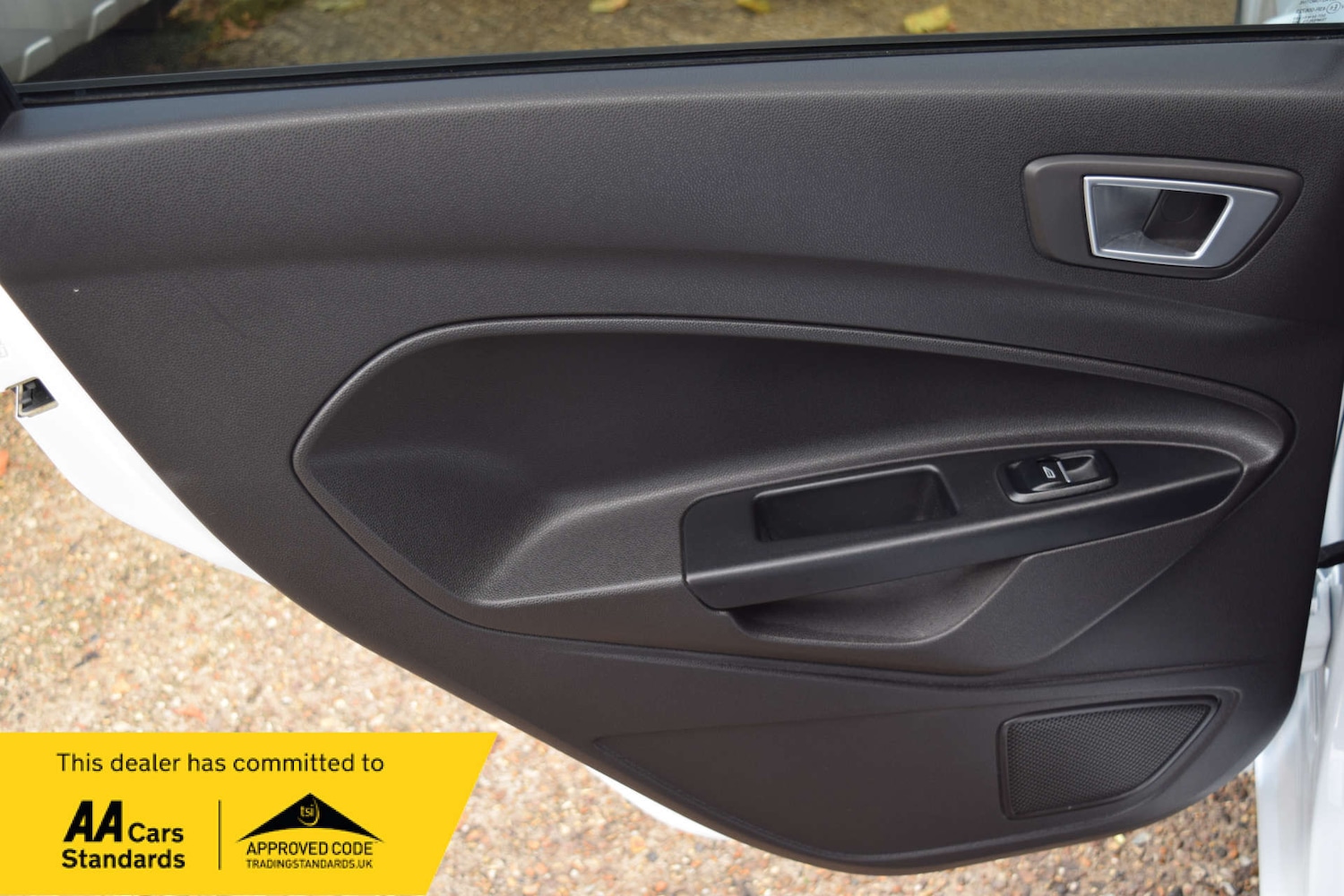 Used Ford Fiesta 2015 for sale - 76600560: Photo 32