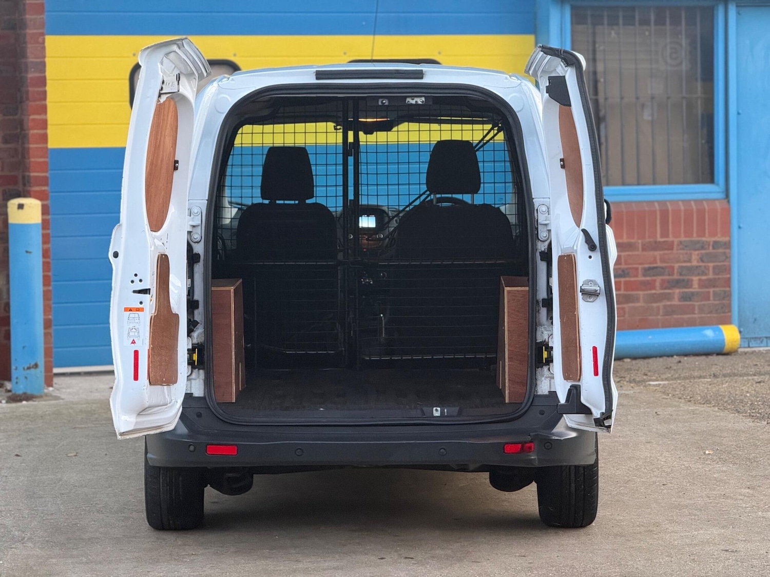 Used Ford Transit Courier 2020 for sale - 76994613: Photo 30