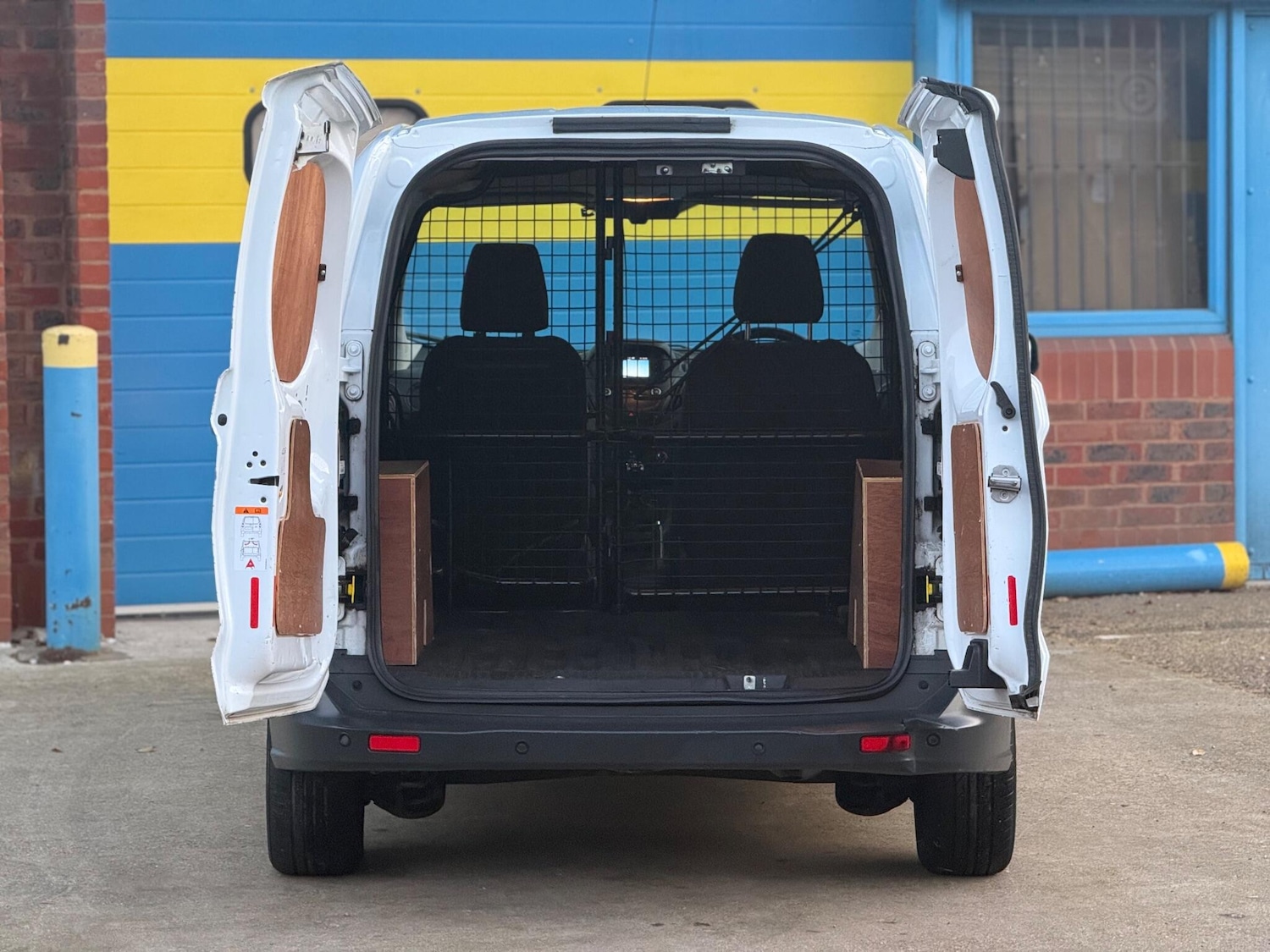 Used Ford Transit Courier 2020 for sale - 76994613: Photo 36