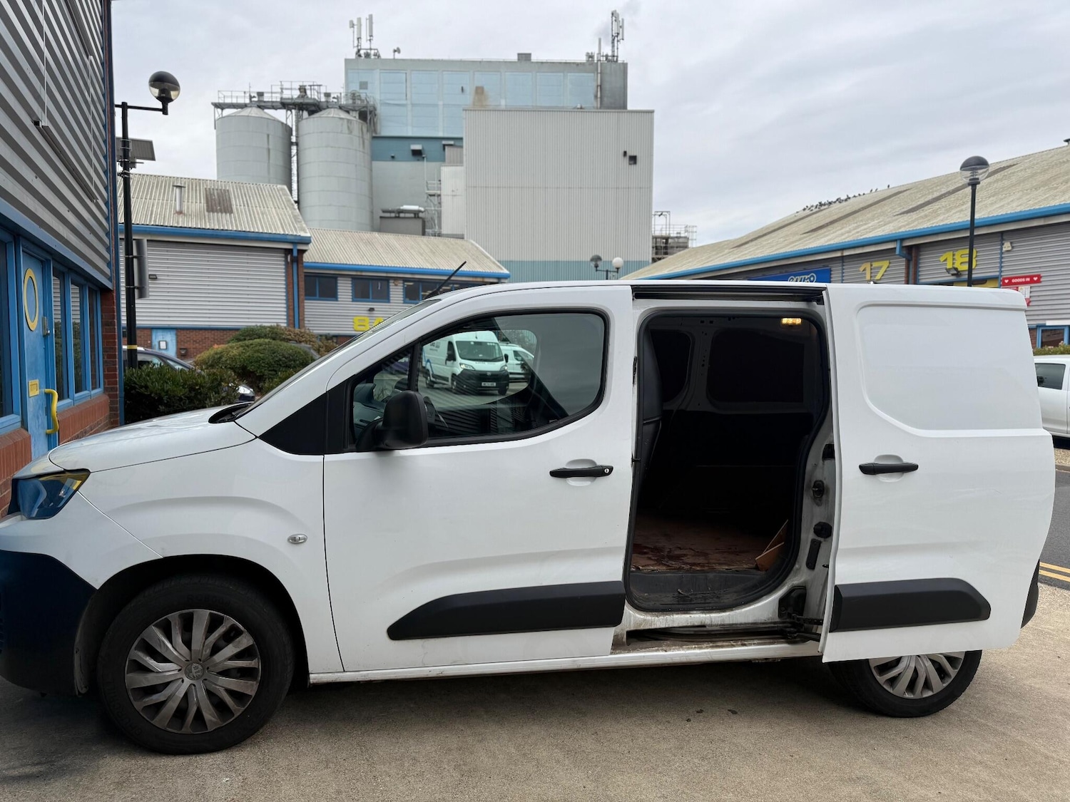 Used Peugeot Partner 2020 for sale - 76247367: Photo 29