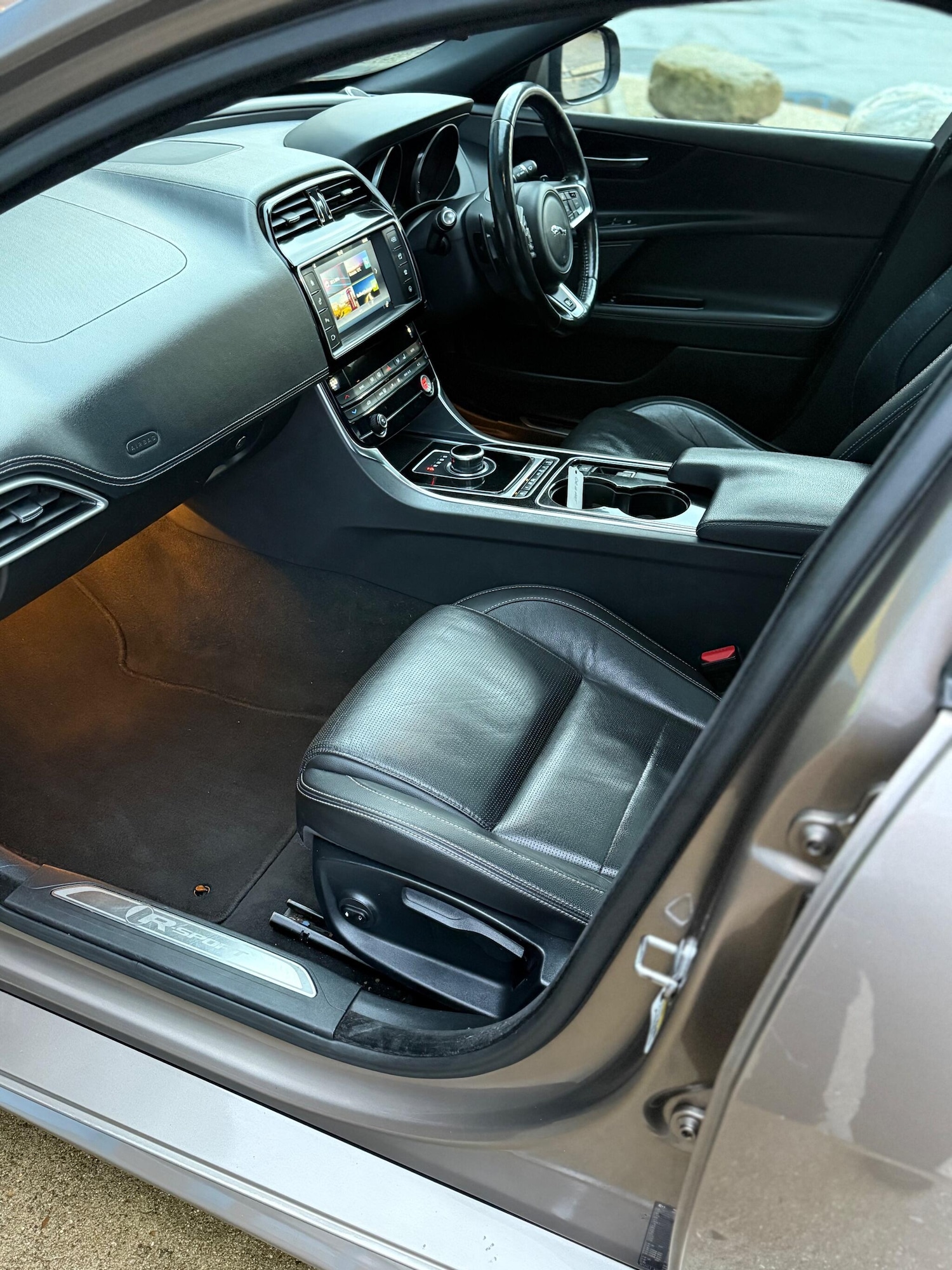 Used Jaguar XE 2016 for sale - 76991040: Photo 12