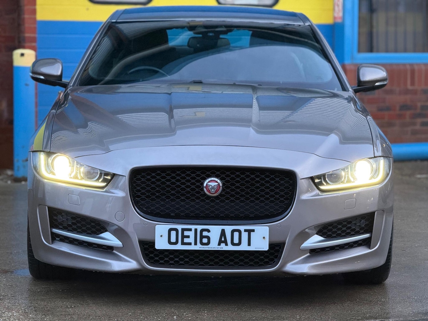 Used Jaguar XE 2016 for sale - 76991040: Photo 2