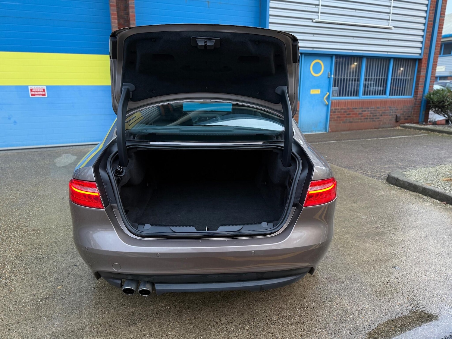 Used Jaguar XE 2016 for sale - 76991040: Photo 21