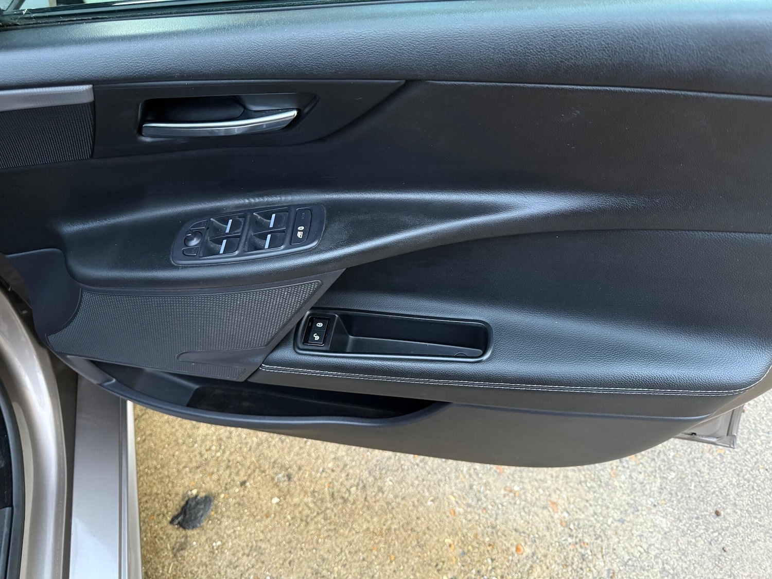 Used Jaguar XE 2016 for sale - 76991040: Photo 27