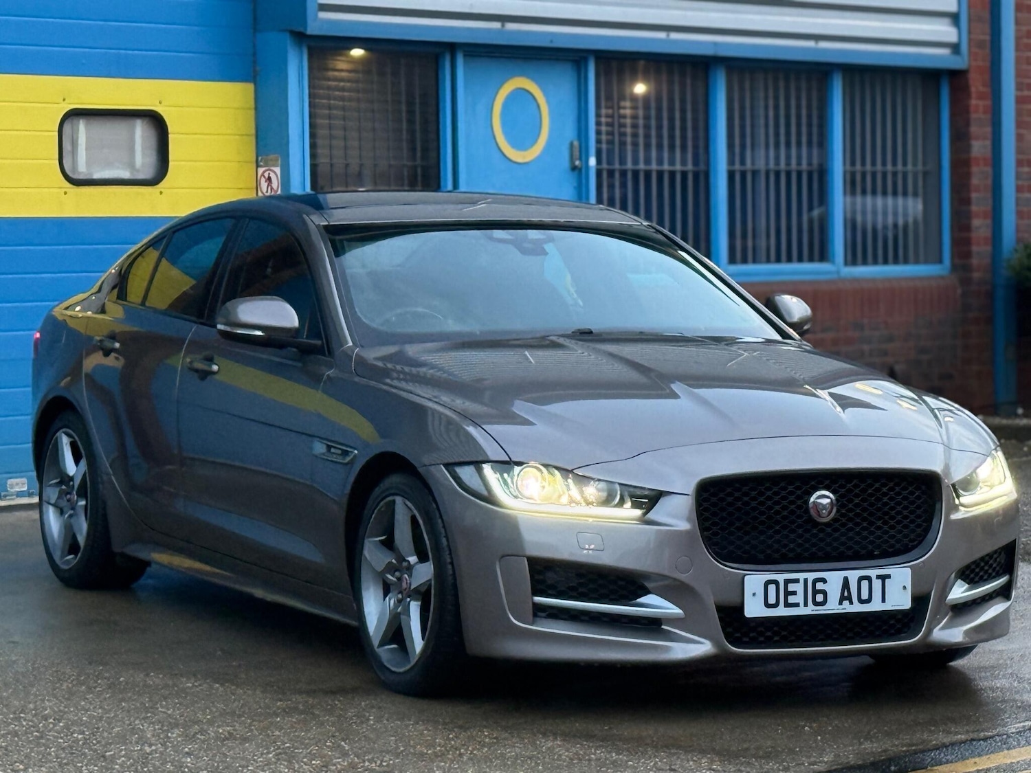 Used Jaguar XE 2016 for sale - 76991040: Photo 3