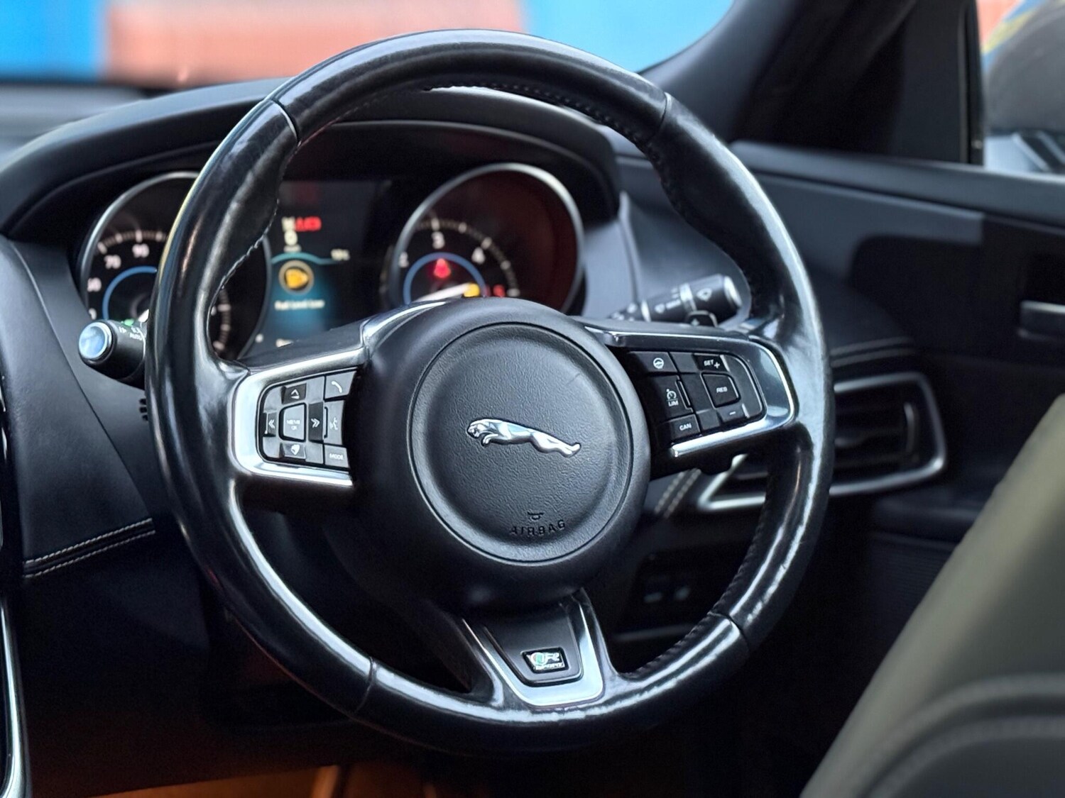 Used Jaguar XE 2016 for sale - 76991040: Photo 30