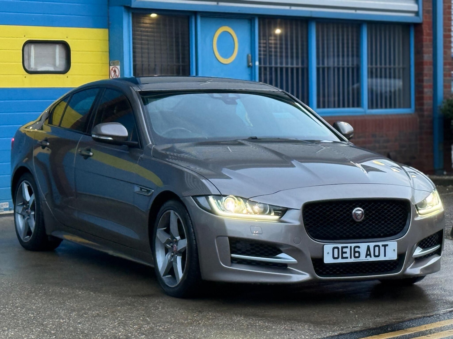 Used Jaguar XE 2016 for sale - 76991040: Photo 40