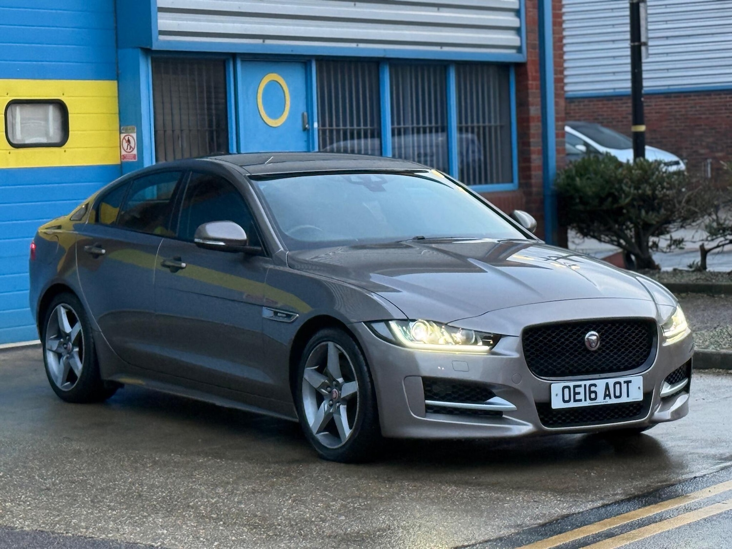 Used Jaguar XE 2016 for sale - 76991040: Photo 77