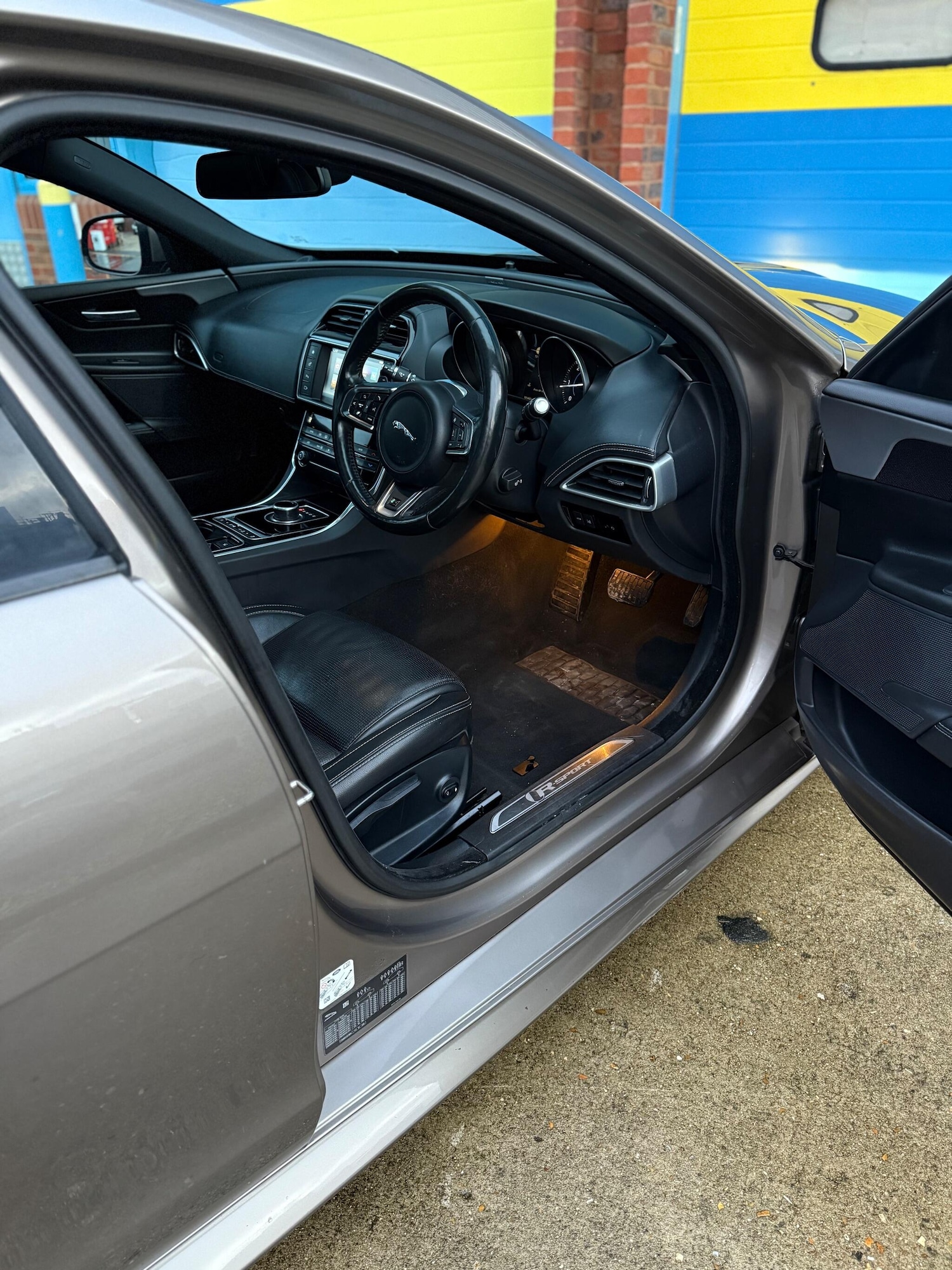 Used Jaguar XE 2016 for sale - 76991040: Photo 9