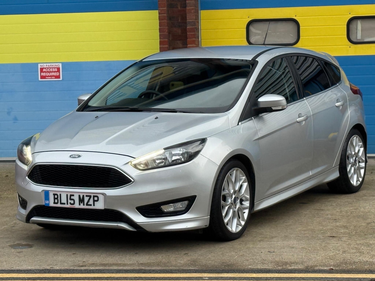 Used Ford Focus 2015 for sale - 76992313: Photo 2