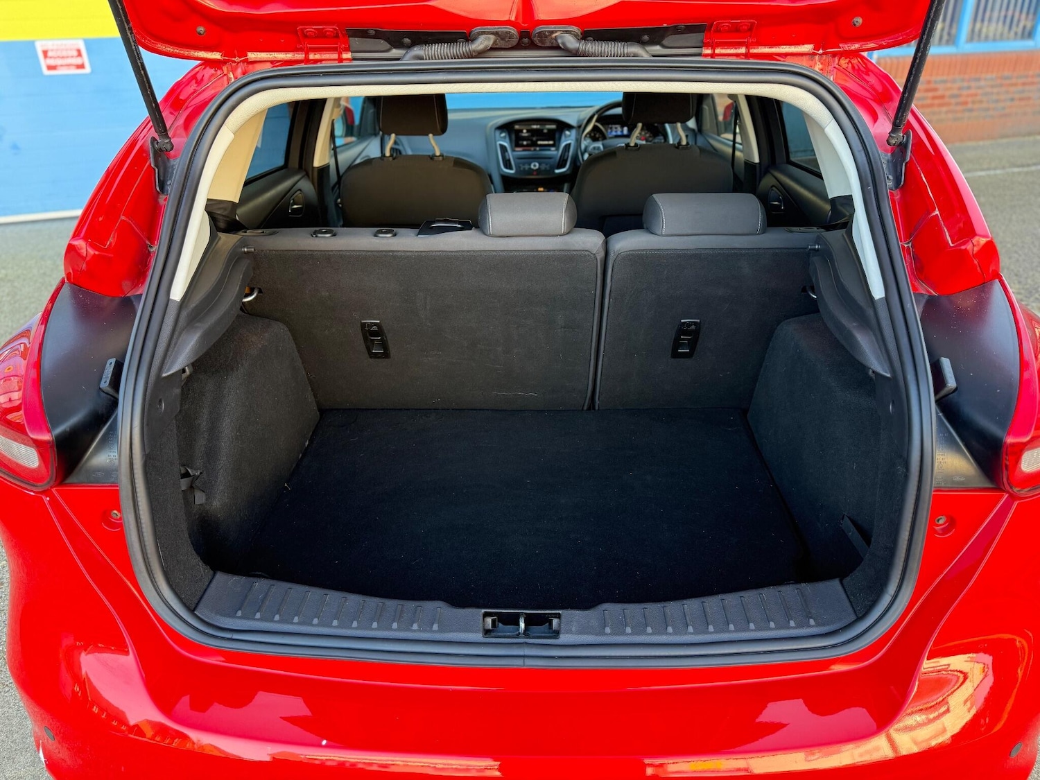 Used Ford Focus 2015 for sale - 76936092: Photo 9