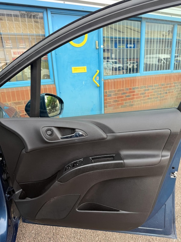 Used Vauxhall Meriva 2015 for sale - 75030644: Photo 28