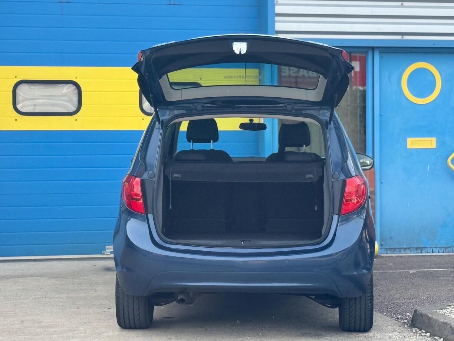 Vehicle 76