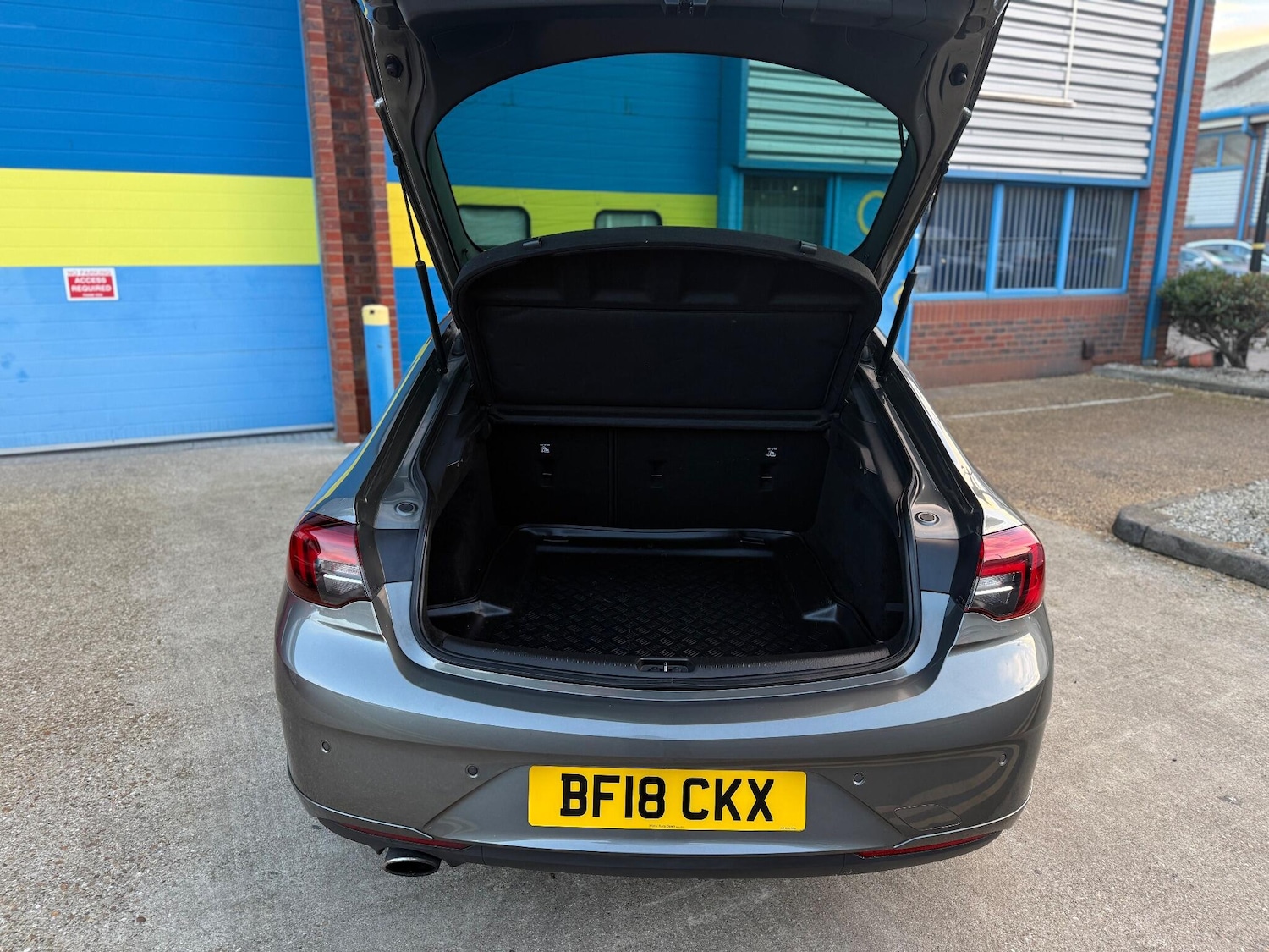 Used Vauxhall Insignia 2018 for sale - 76701676: Photo 17