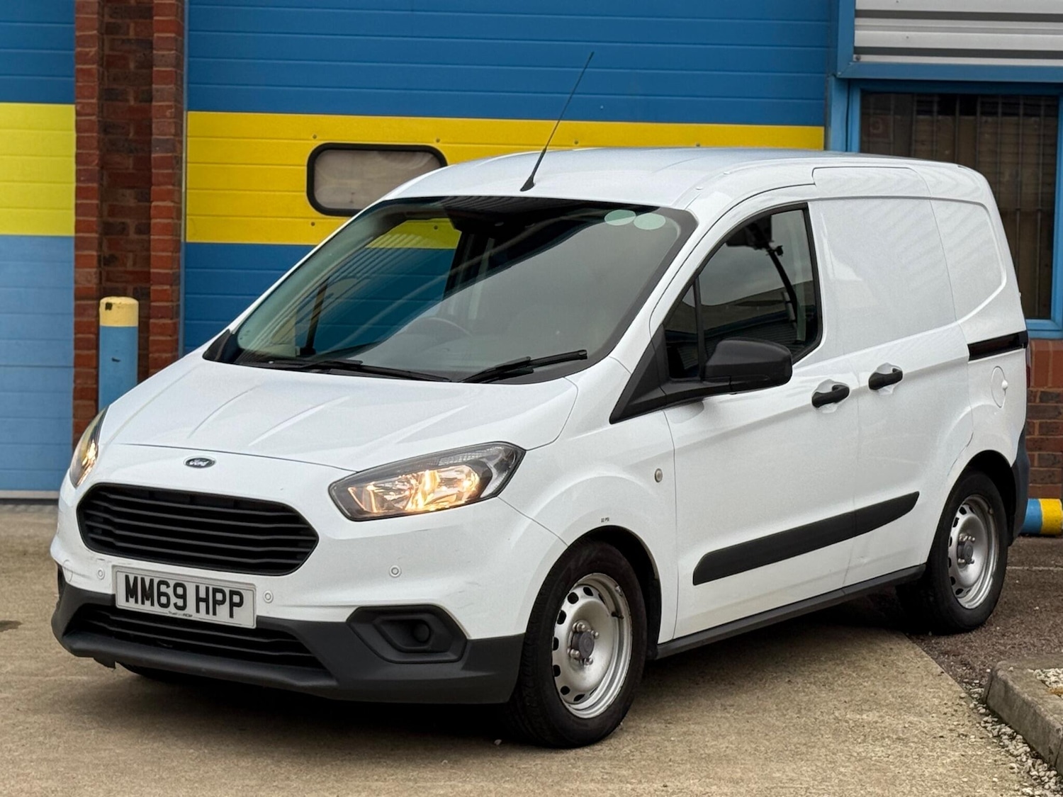 Used Ford Transit Courier 2020 for sale - 76619944: Photo 2