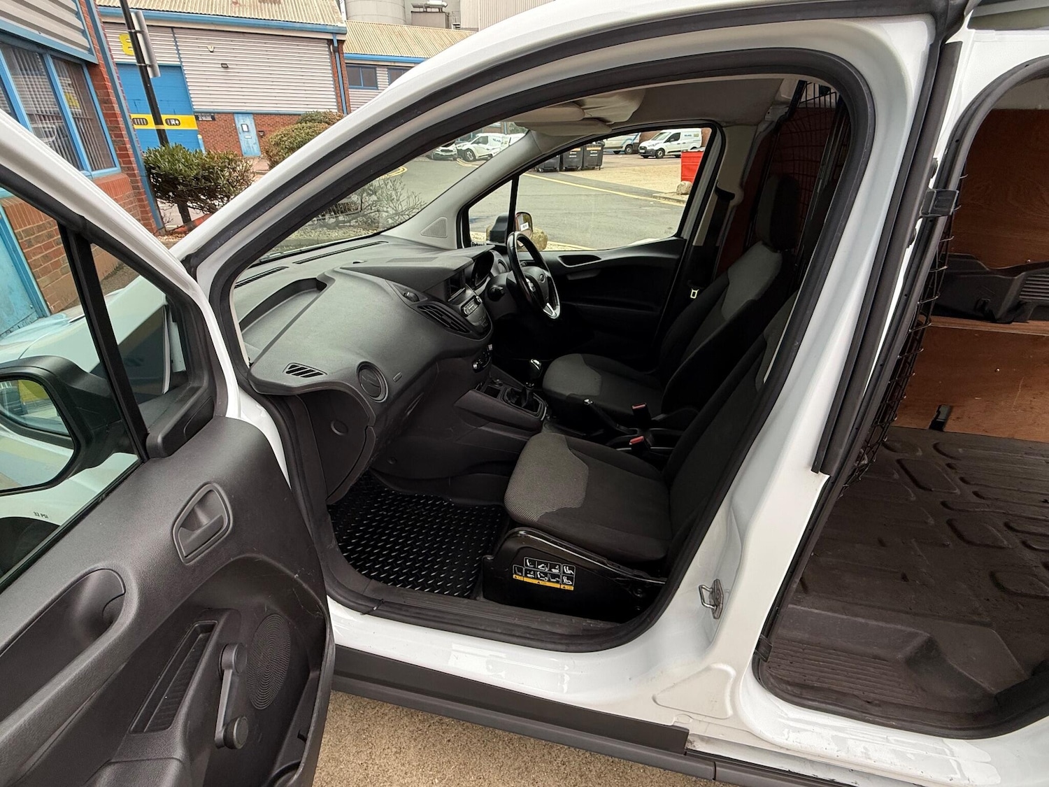 Used Ford Transit Courier 2020 for sale - 76619944: Photo 25