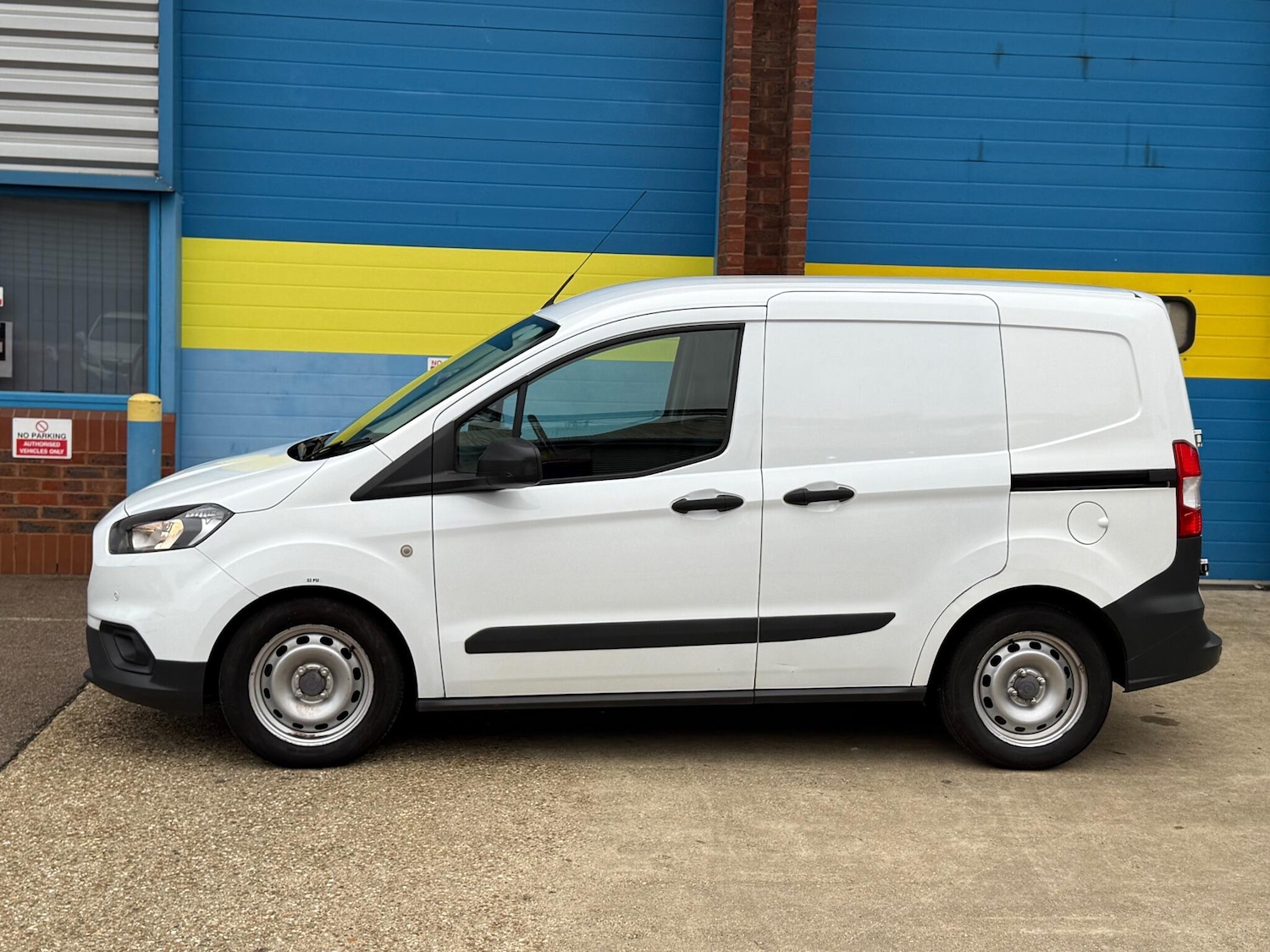 Used Ford Transit Courier 2020 for sale - 76619944: Photo 35