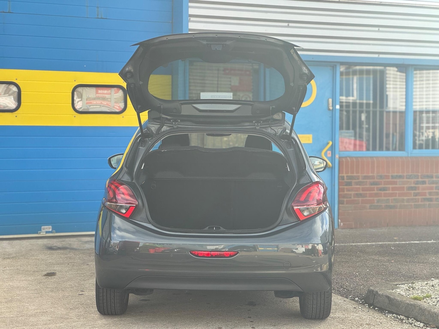 Used Peugeot 208 2016 for sale - 76472913: Photo 38